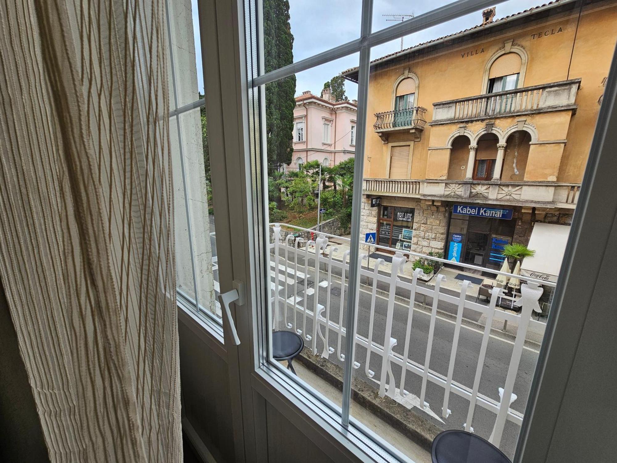 Apartment No8 *
